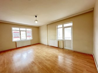    ÖMÜREVLERİ TRAMVAYDA 3+1 YALITIMLI KİRALIK DAİRE