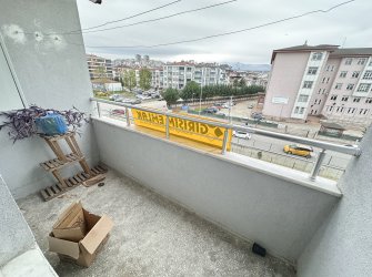    ÖMÜREVLERİ TRAMVAYDA 3+1 YALITIMLI KİRALIK DAİRE