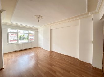 TRAMVAYA CEPHE BİNA GENİŞ 3+1 KİRALIK DAİRE