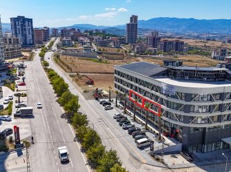 MAHAL OFİSTE CADDE CEPHE KİRALIK OFİSLER